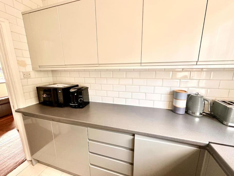 5 Bed Property In Se12 Londra Exterior foto
