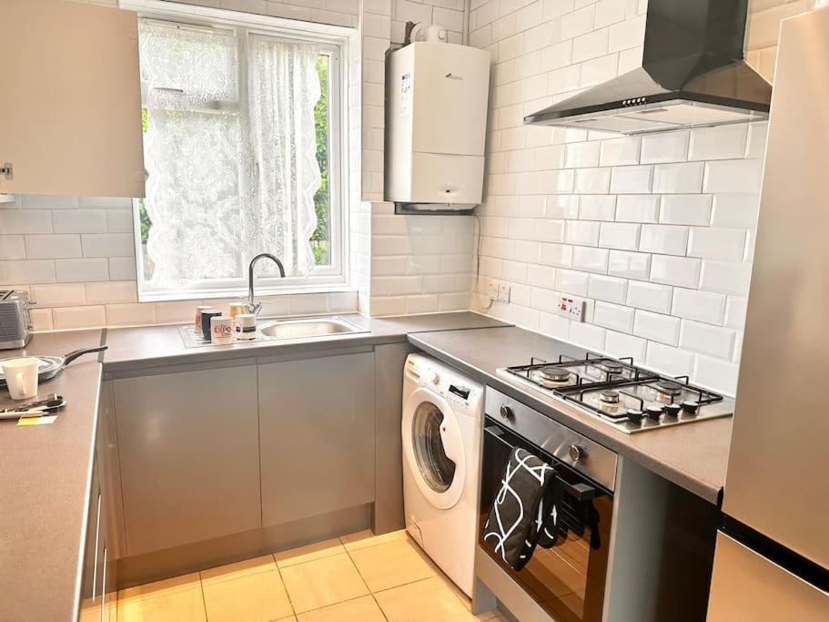 5 Bed Property In Se12 Londra Exterior foto